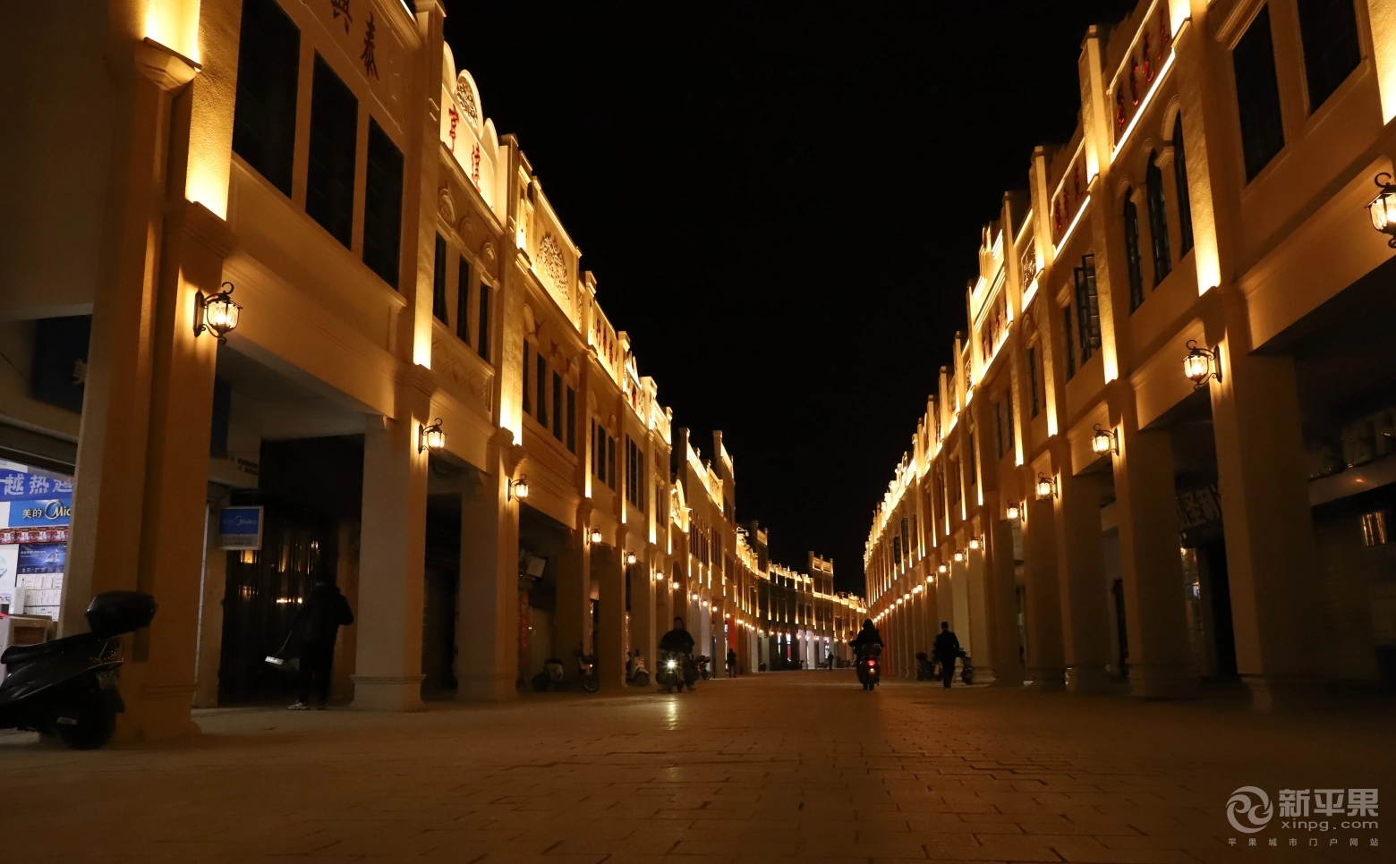 百色市区空中扫街夜景色彩真丰富